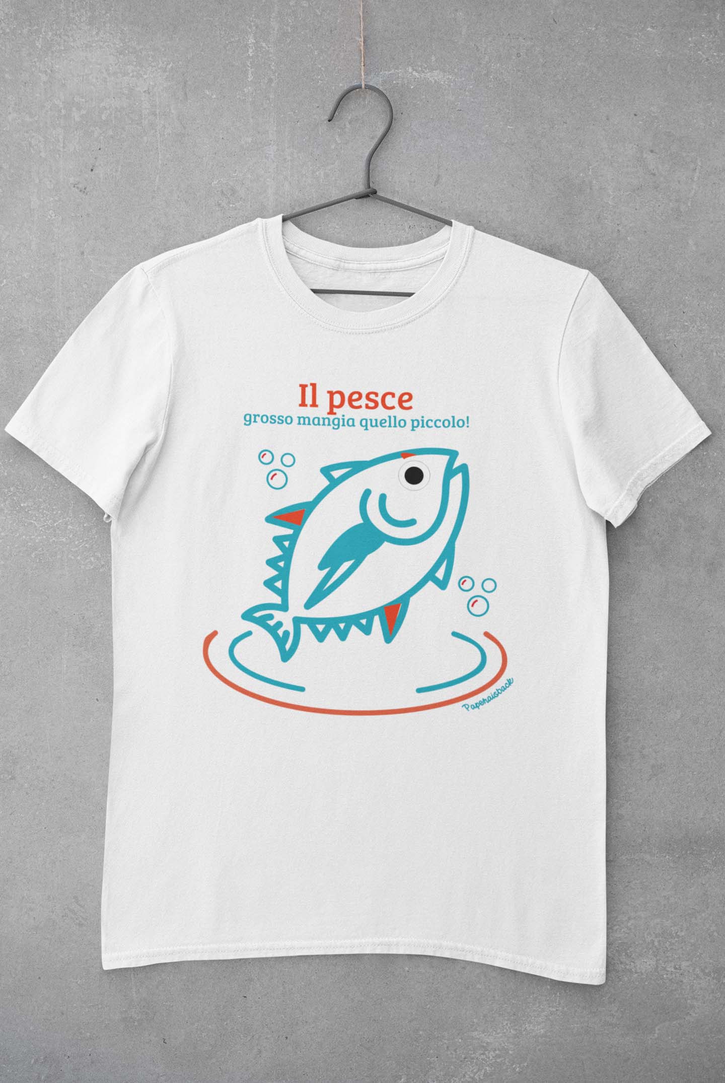 T-shirt ironica 'Pesce grosso mangia pesce piccolo' – Paperaisback