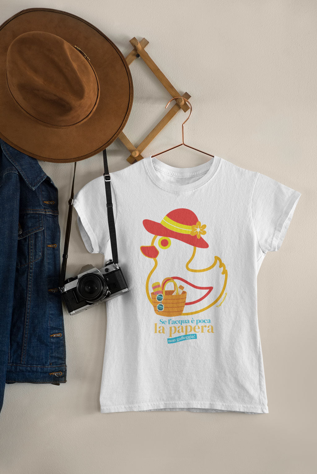 T-shirt “Papera non galleggia” Bag Collection 2026 Cup Woman