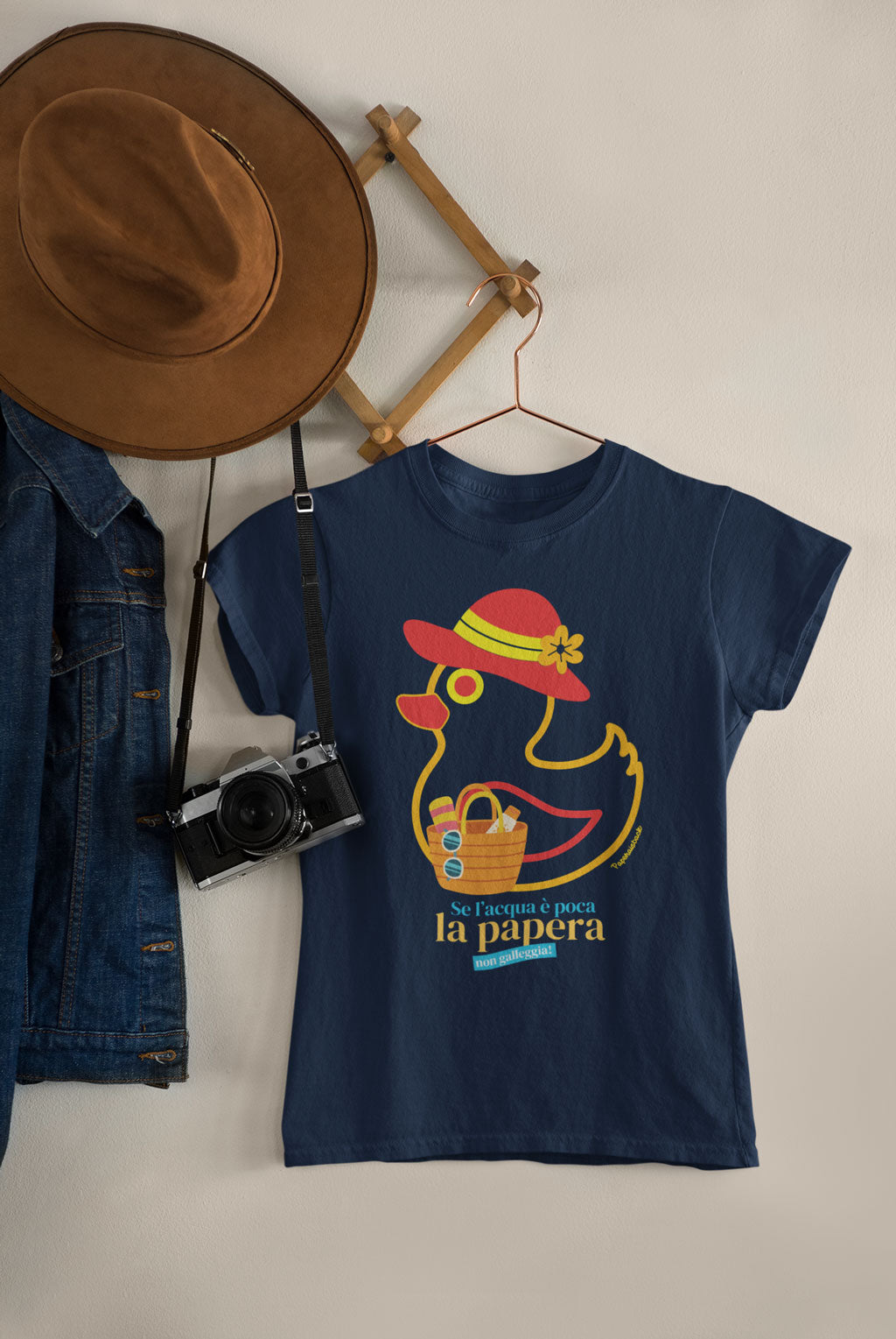 T-shirt “Papera non galleggia” Bag Collection 2026 Cup Woman