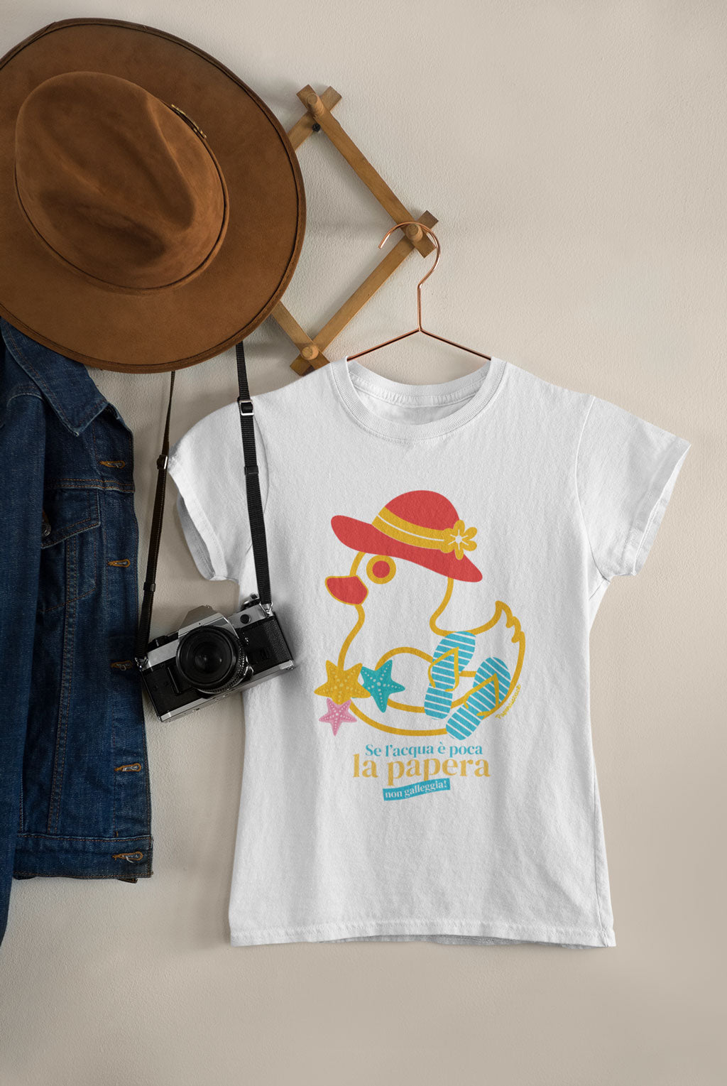 T-shirt “Papera non galleggia” Flip Flop Collection 2026 Cup Woman