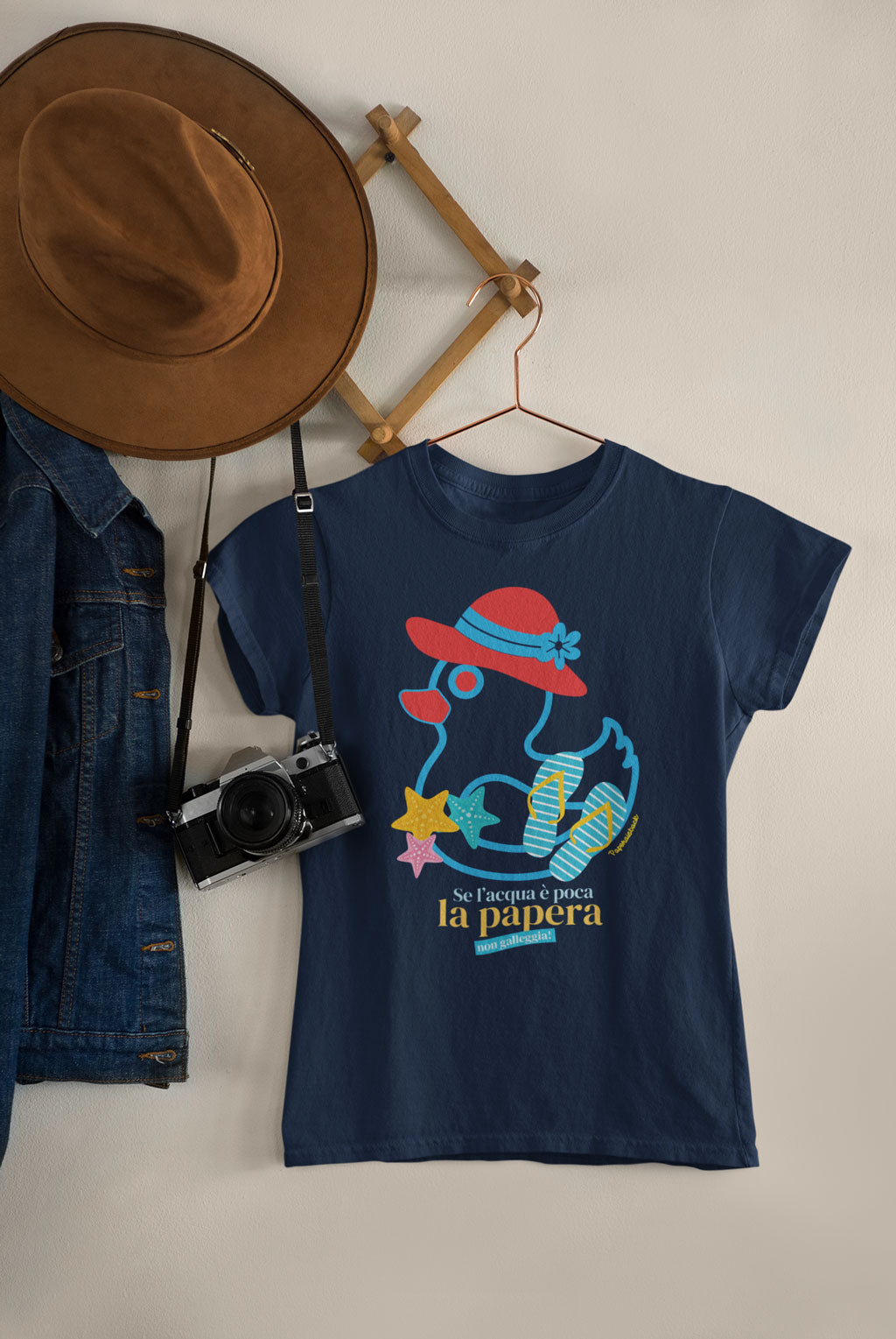 T-shirt “Papera non galleggia” Flip Flop Collection 2026 Cup Woman