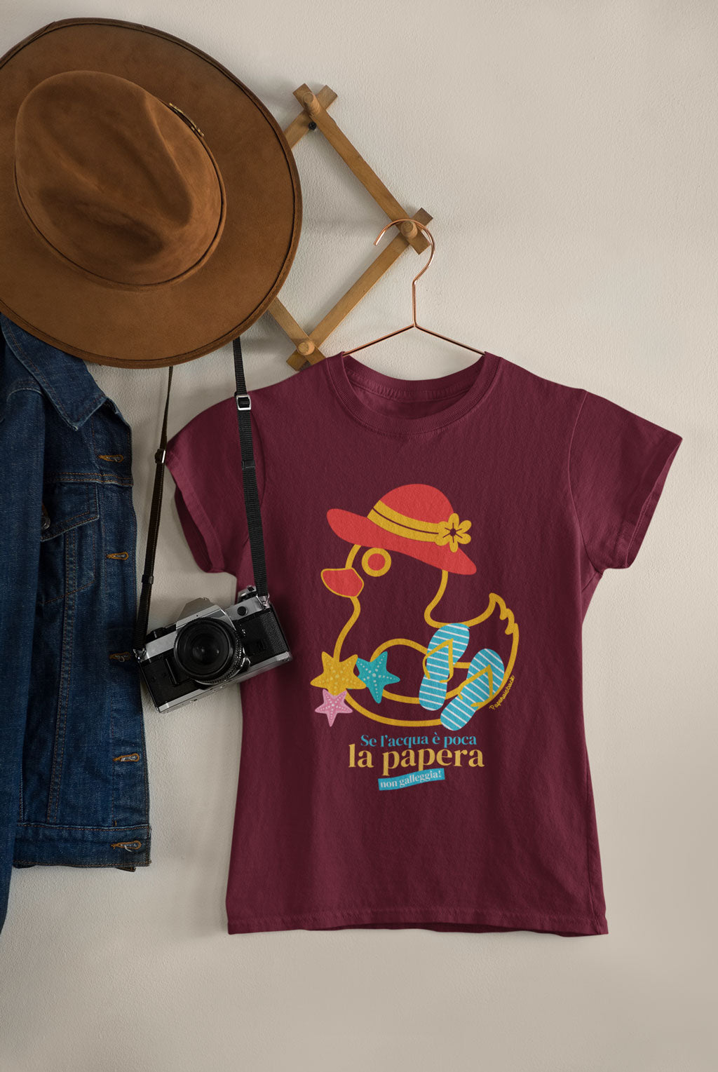 T-shirt “Papera non galleggia” Flip Flop Collection 2026 Cup Woman